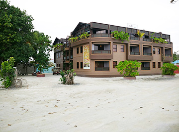 Отель Rashu Hiyaa вид с улицы
